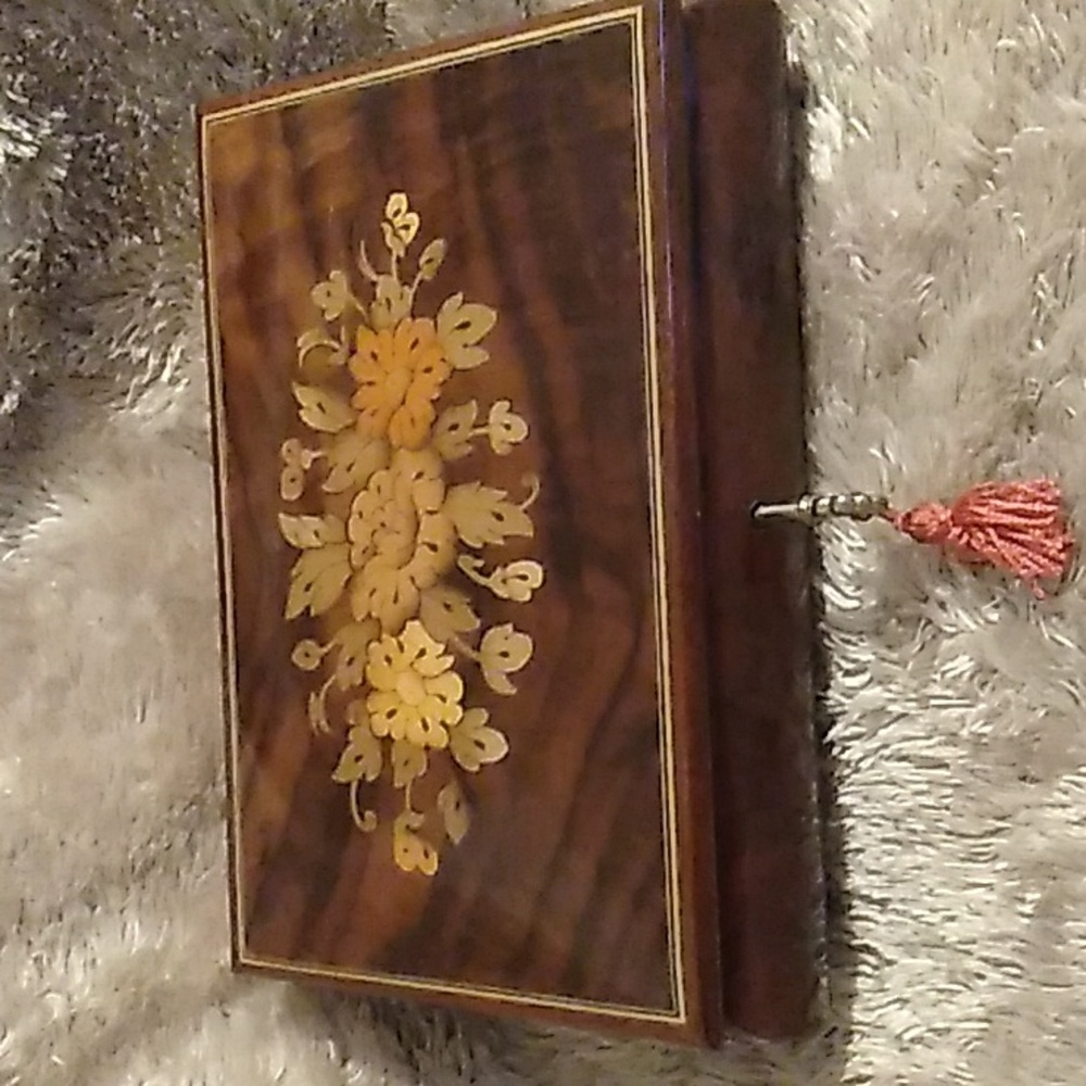 Reuge Italian Jewelry & Music Box